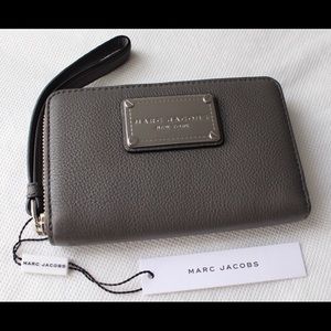 Marc jacobs wristlet